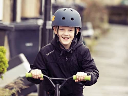 mejor-casco-patinete-niño