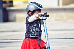 mejor casco patinete niña